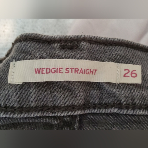 Size 26 Wedgie Straight Levi's - Picture 6 of 7